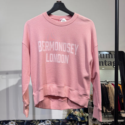 新品・タグ付き【定価16,500円】DRESSTERIOR ドレステリア BERMONDSEY LONDON プリント スウェット コットン100 ピンク レディース トップス サイズ34 XS TT049