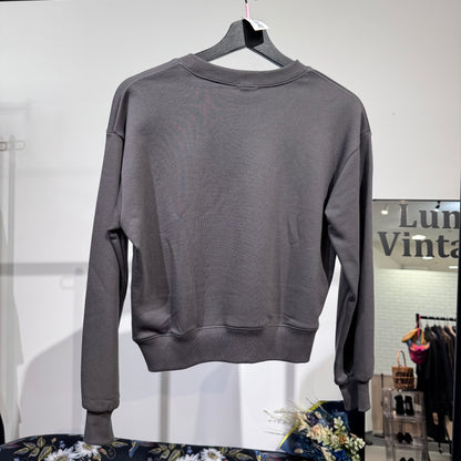 新品・タグ付き【定価9,900円】DRESSTERIOR ドレステリア MASON ビジューロゴ スウェット プルオーバー グレー系 サイズ38 M TT048