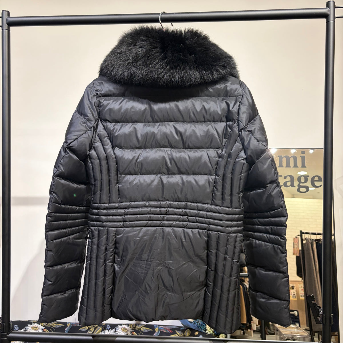 Max Mara マックスマーラ ファー襟 パデッドジャケット ブラック系 レディース 42 TT095