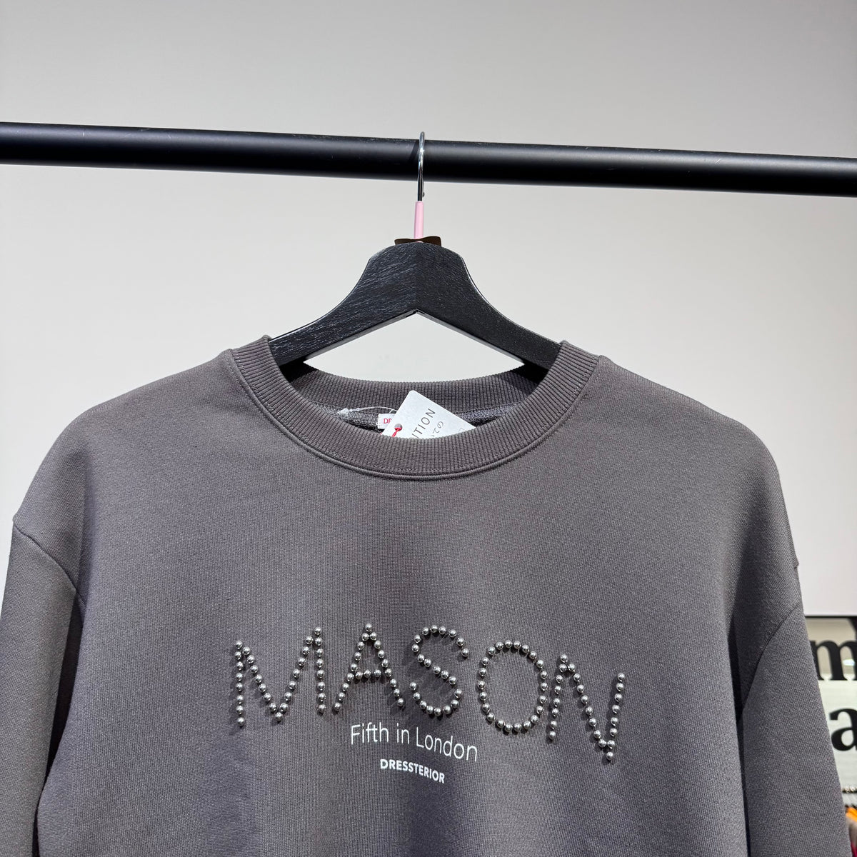 新品・タグ付き【定価9,900円】DRESSTERIOR ドレステリア MASON ビジューロゴ スウェット プルオーバー グレー系 サイズ38 M TT048