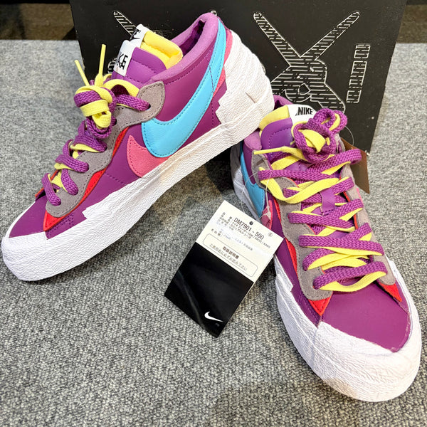 未使用 NIKE BLAZER LOW sacai KAWS スニーカー Purple Dusk 24.5cm DM7901-500  TT082