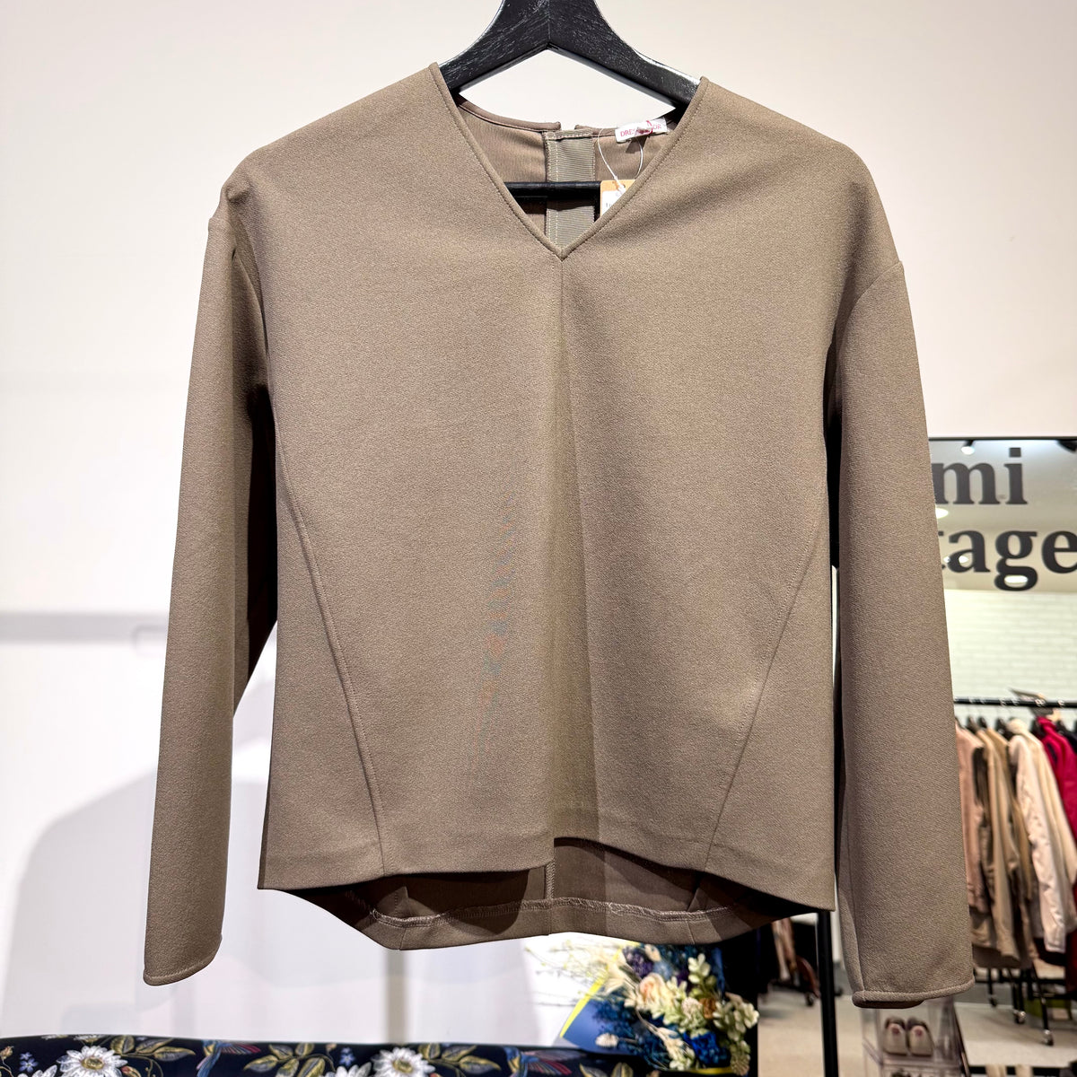 新品 タグ付き【定価17,600円】DRESSTERIOR ドレステリア Vネック 長袖プルオーバー ブラウン系 レディース トップス 36 S ストレッチ TT020