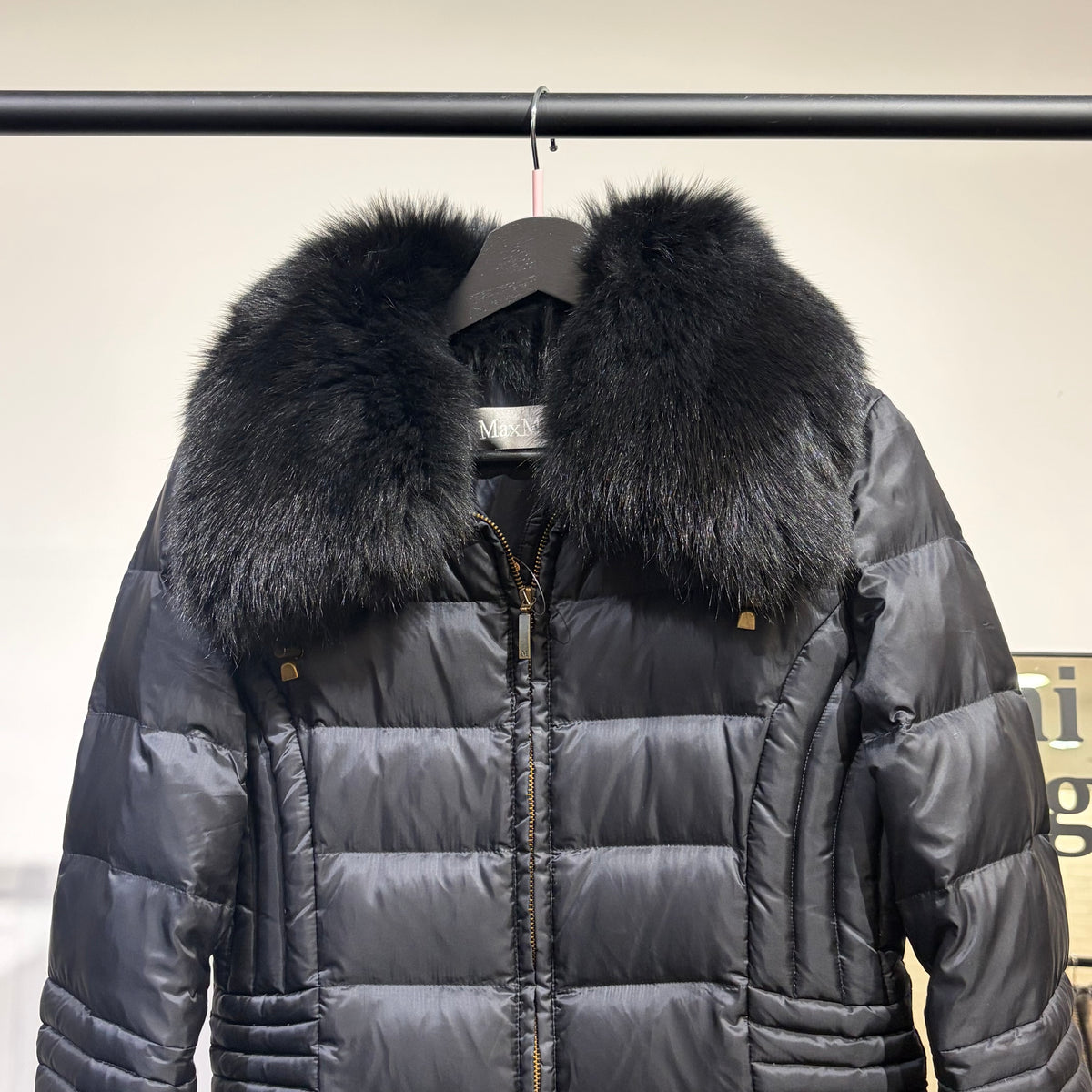 Max Mara マックスマーラ ファー襟 パデッドジャケット ブラック系 レディース 42 TT095