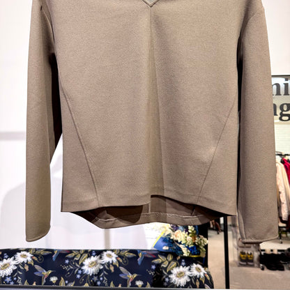 新品 タグ付き【定価17,600円】DRESSTERIOR ドレステリア Vネック 長袖プルオーバー ブラウン系 レディース トップス 36 S ストレッチ TT020