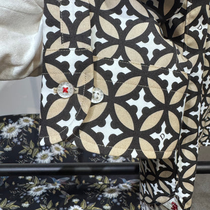 新品 タグ付き【定価18,700円】DRESSTERIOR ドレステリア 総柄 長袖シャツ 幾何学柄 ホワイト ベージュ ブラック ブレストポケット メンズ M 日本製 TT016