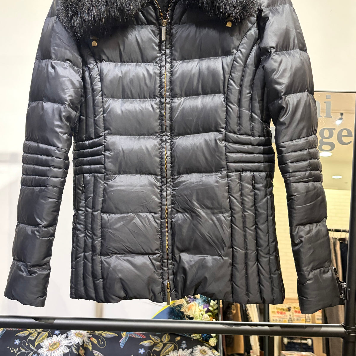 Max Mara マックスマーラ ファー襟 パデッドジャケット ブラック系 レディース 42 TT095