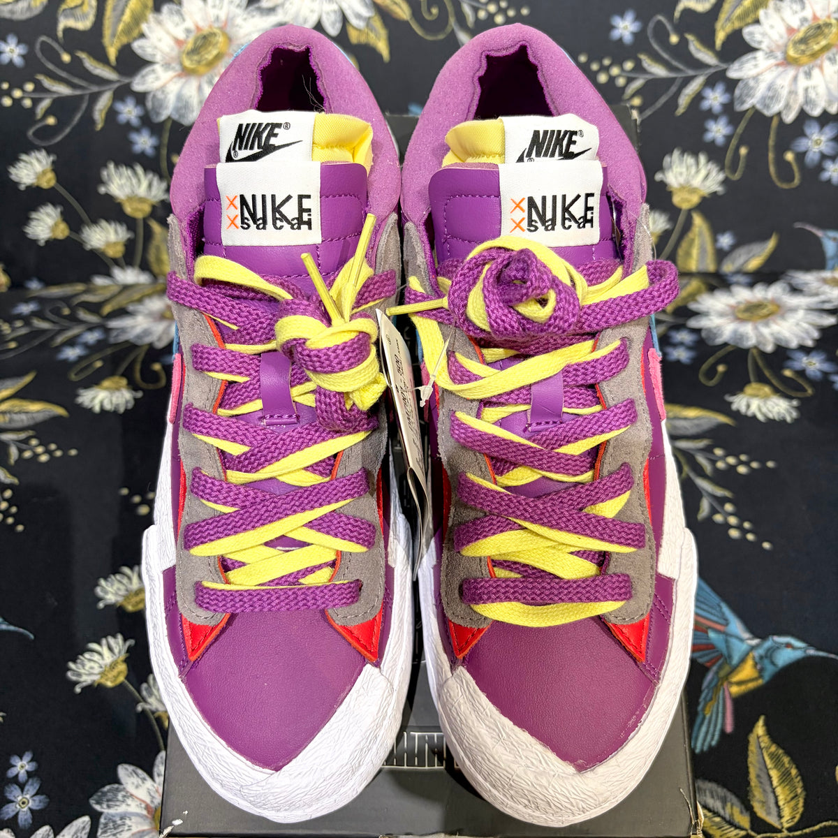 未使用 NIKE BLAZER LOW sacai KAWS スニーカー Purple Dusk 24.5cm DM7901-500  TT082