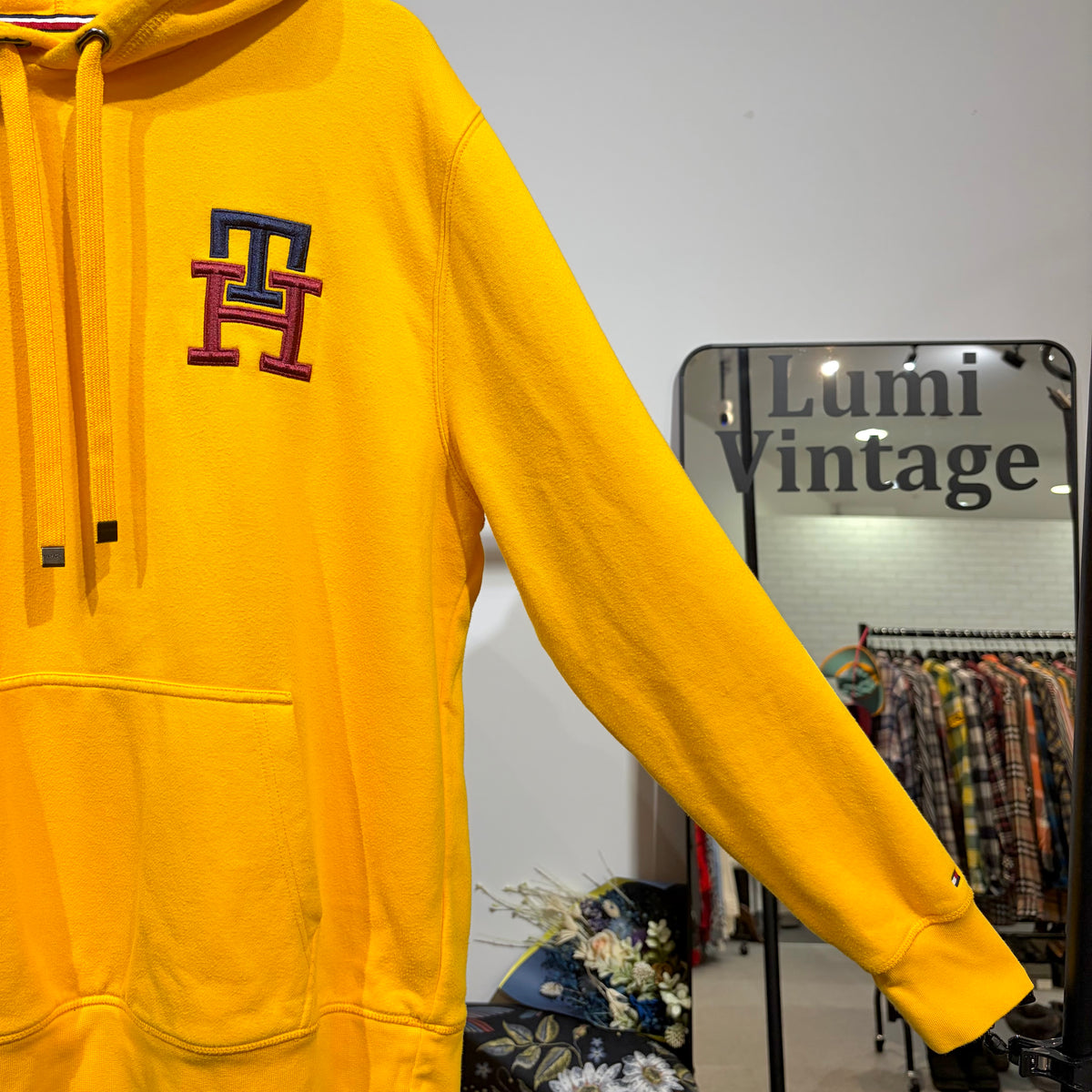 TOMMY HILFIGER ロゴワッペン プルオーバーパーカー イエロー XL TT087
