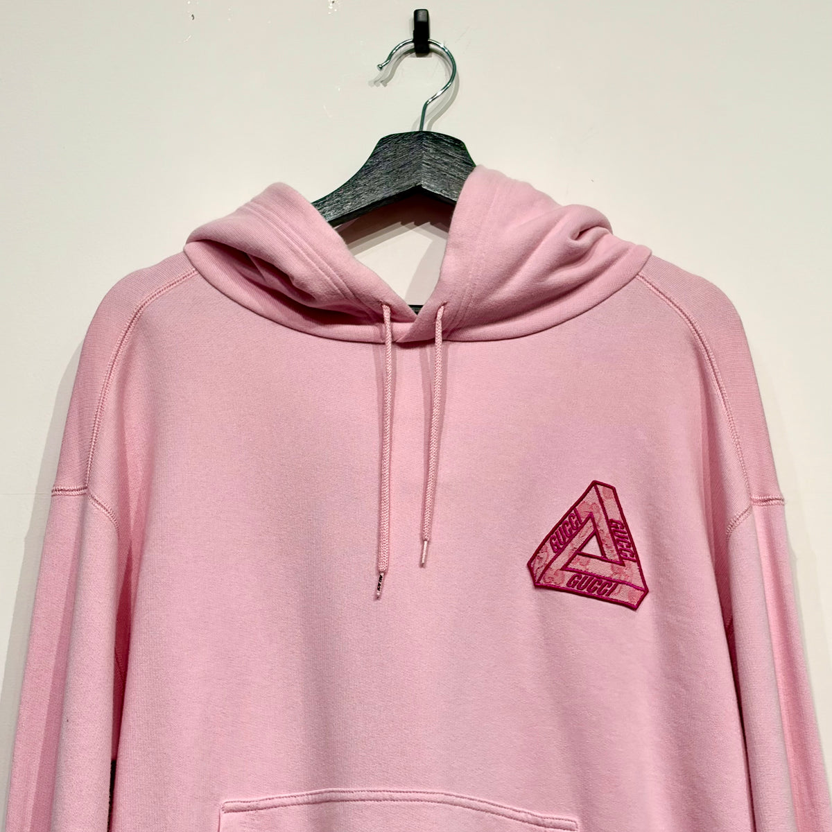 PALACE GUCCI プルオーバーパーカー トライアングルロゴ刺繍 ピンク L メンズ TT111