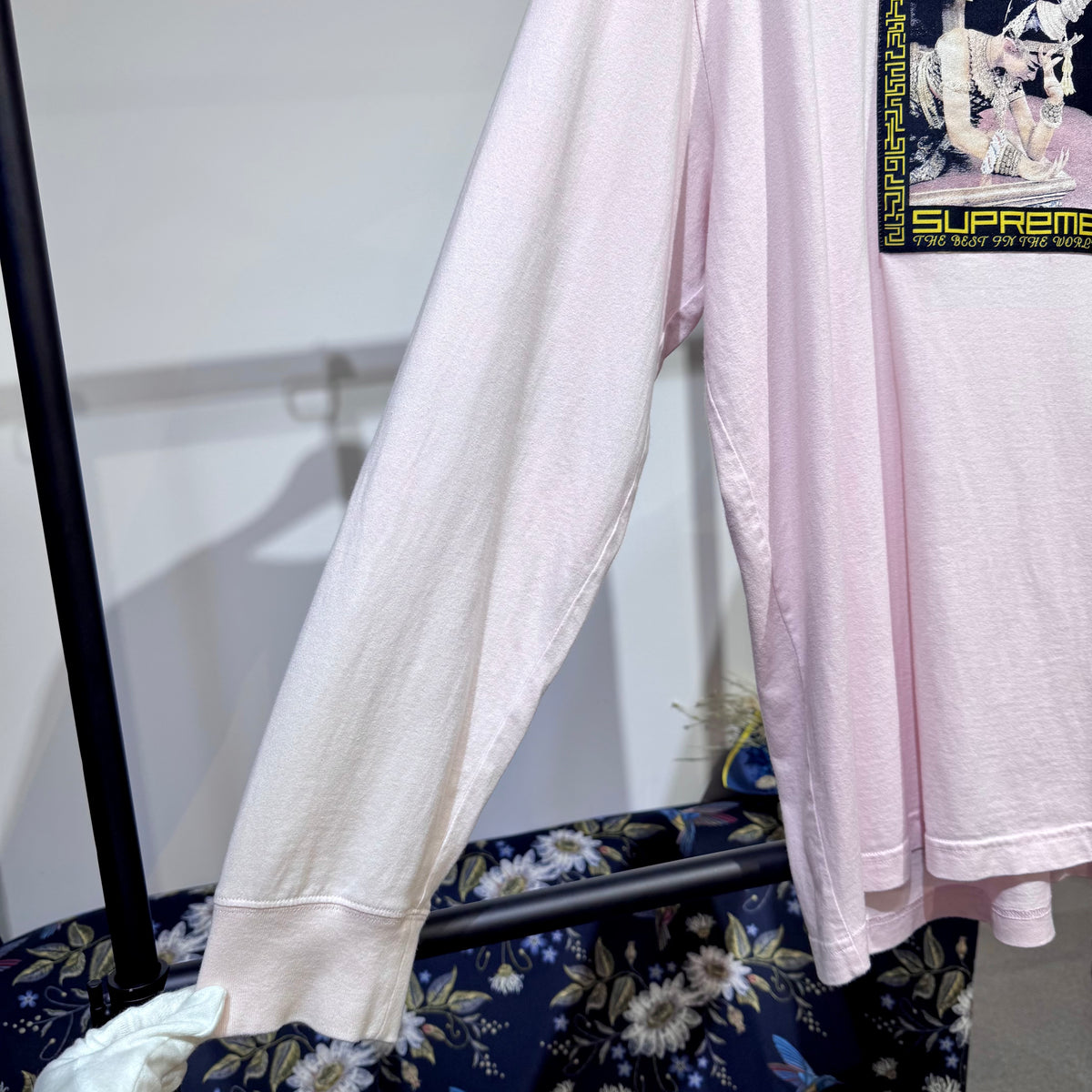 Supreme シュプリーム 長袖Tシャツ ロンT ピンク系 フロントグラフィック L メンズ トップス TT054