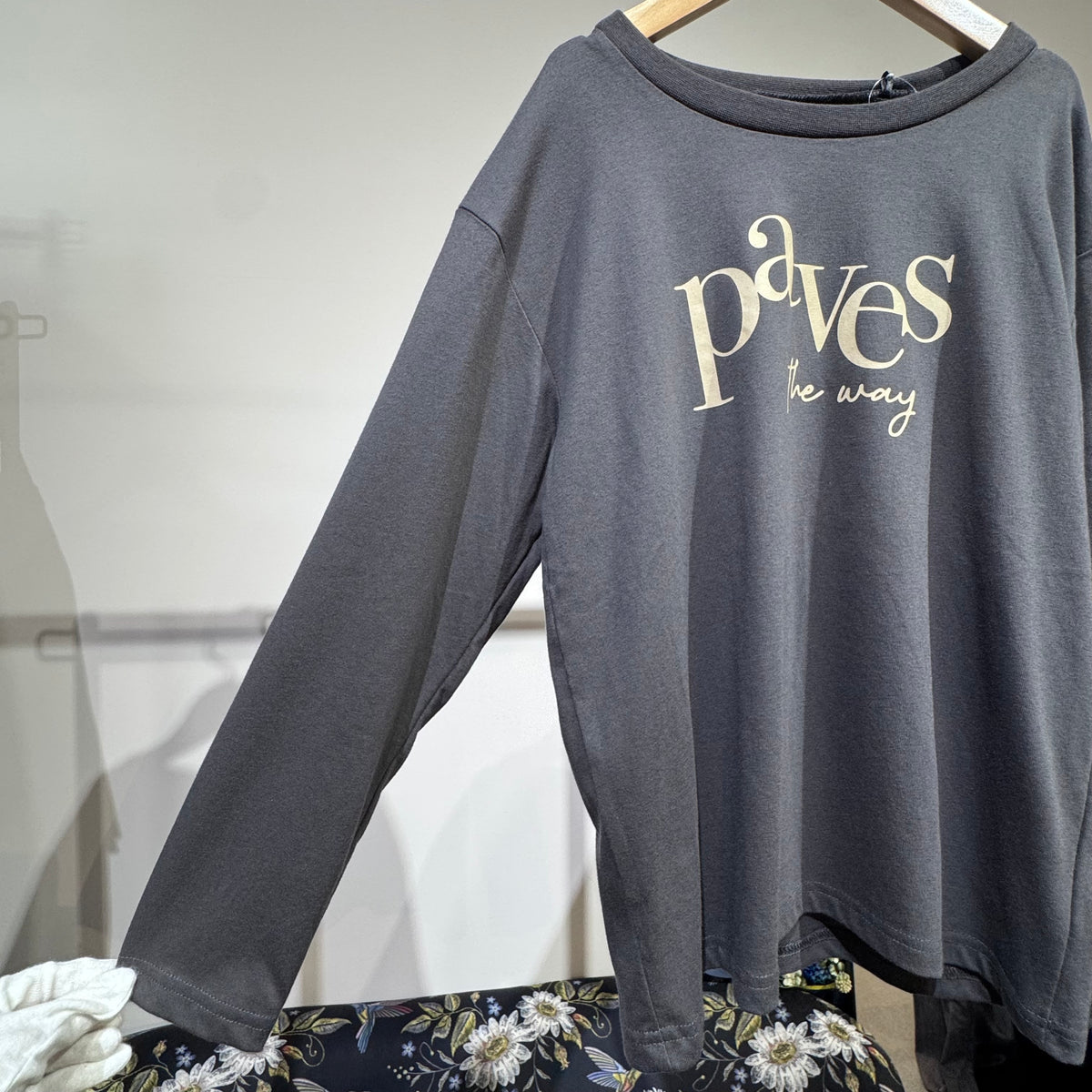 THE SHOP TK キッズ 長袖ロゴプリントTシャツ チャコールグレー 140cm 新品タグ付き TT061