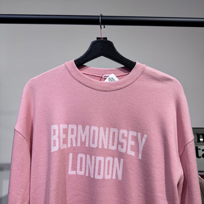 新品・タグ付き【定価16,500円】DRESSTERIOR ドレステリア BERMONDSEY LONDON プリント スウェット コットン100 ピンク レディース トップス サイズ34 XS TT049