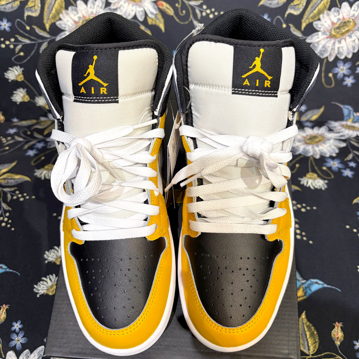 【未使用品 タグ付き】NIKE AIR JORDAN 1 MID ナイキ エアジョーダン1 ミッド イエローオーカー ブラック ホワイト 27cm TT045