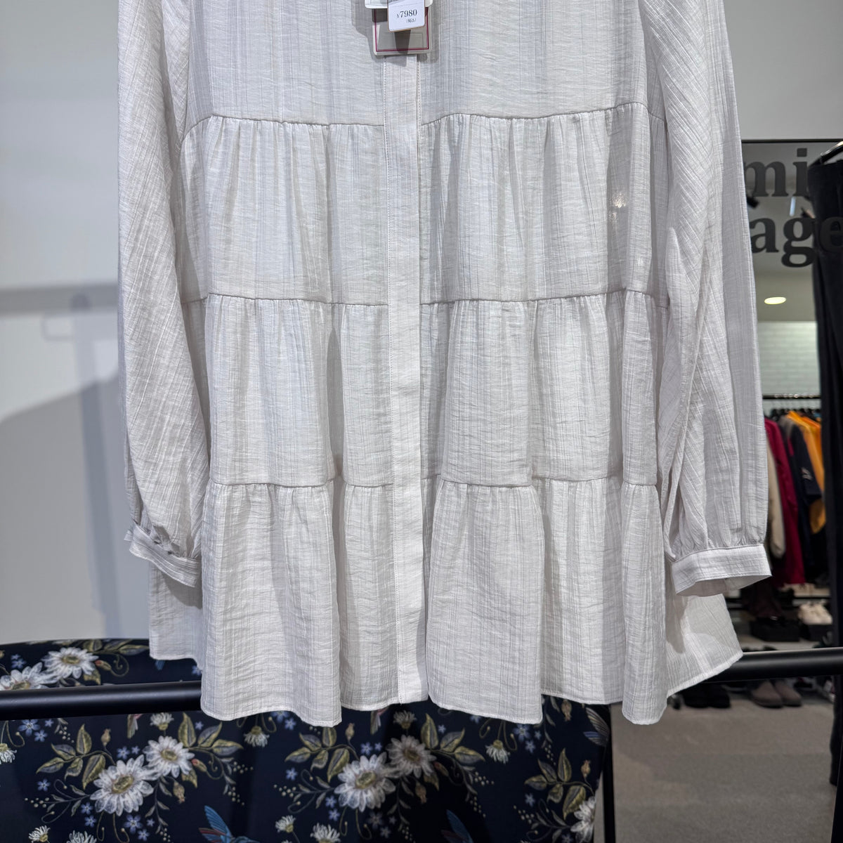 新品・タグ付き【定価19,800円】DRESSTERIOR ドレステリア ティアードブラウス バンドカラー ホワイト系 レディース トップス サイズ36 日本製 TT047