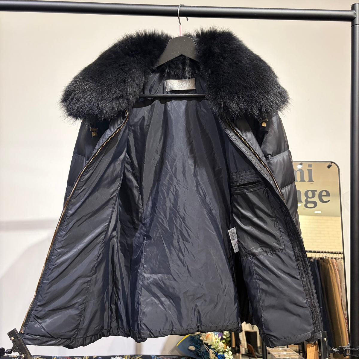 Max Mara マックスマーラ ファー襟 パデッドジャケット ブラック系 レディース 42 TT095