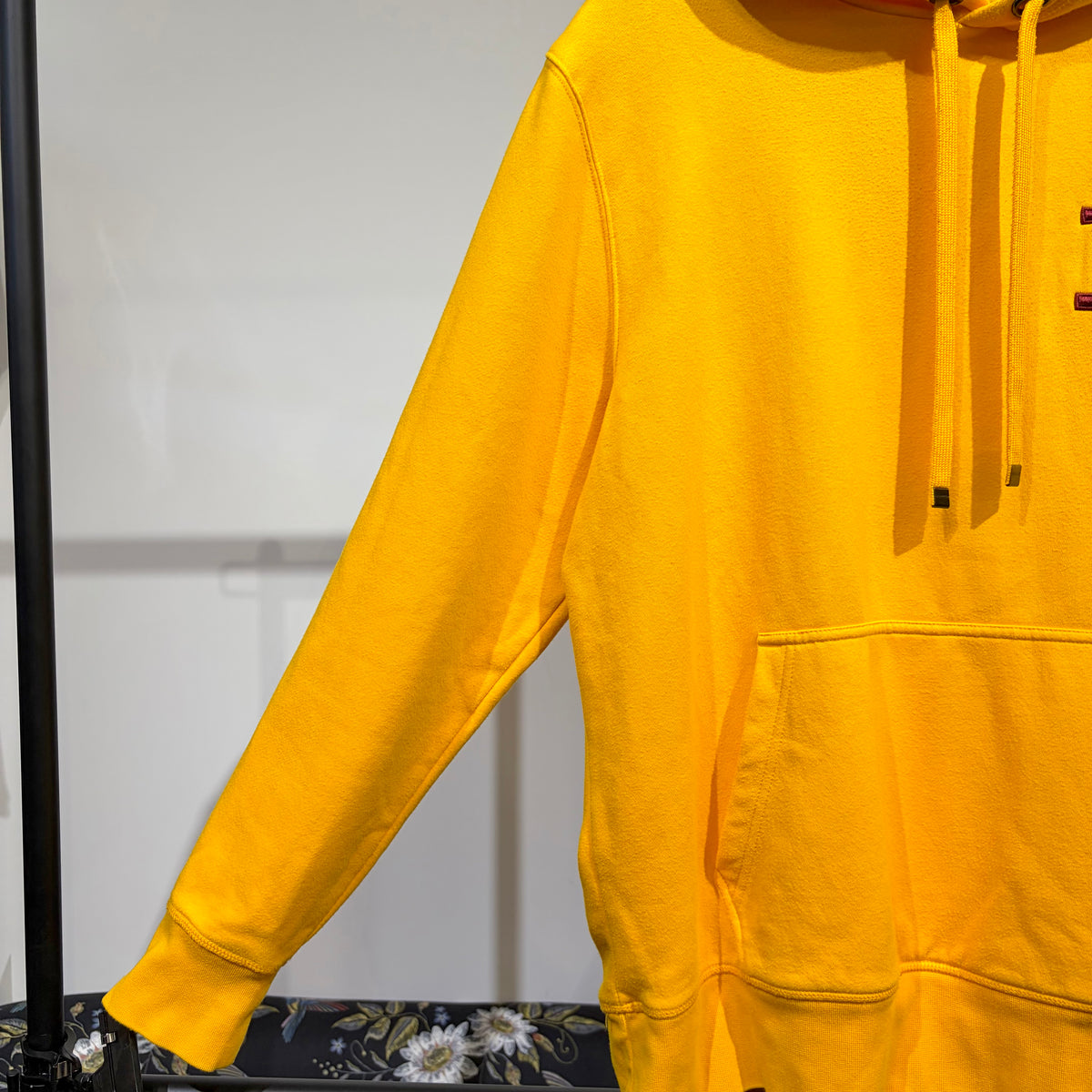 TOMMY HILFIGER ロゴワッペン プルオーバーパーカー イエロー XL TT087