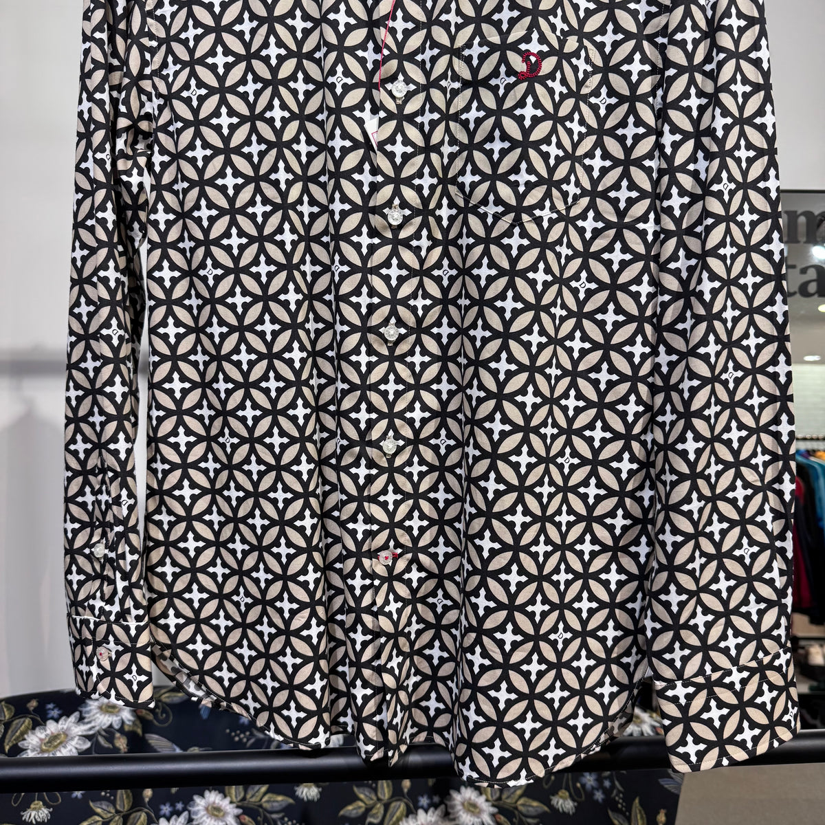 新品 タグ付き【定価18,700円】DRESSTERIOR ドレステリア 総柄 長袖シャツ 幾何学柄 ホワイト ベージュ ブラック ブレストポケット メンズ M 日本製 TT016
