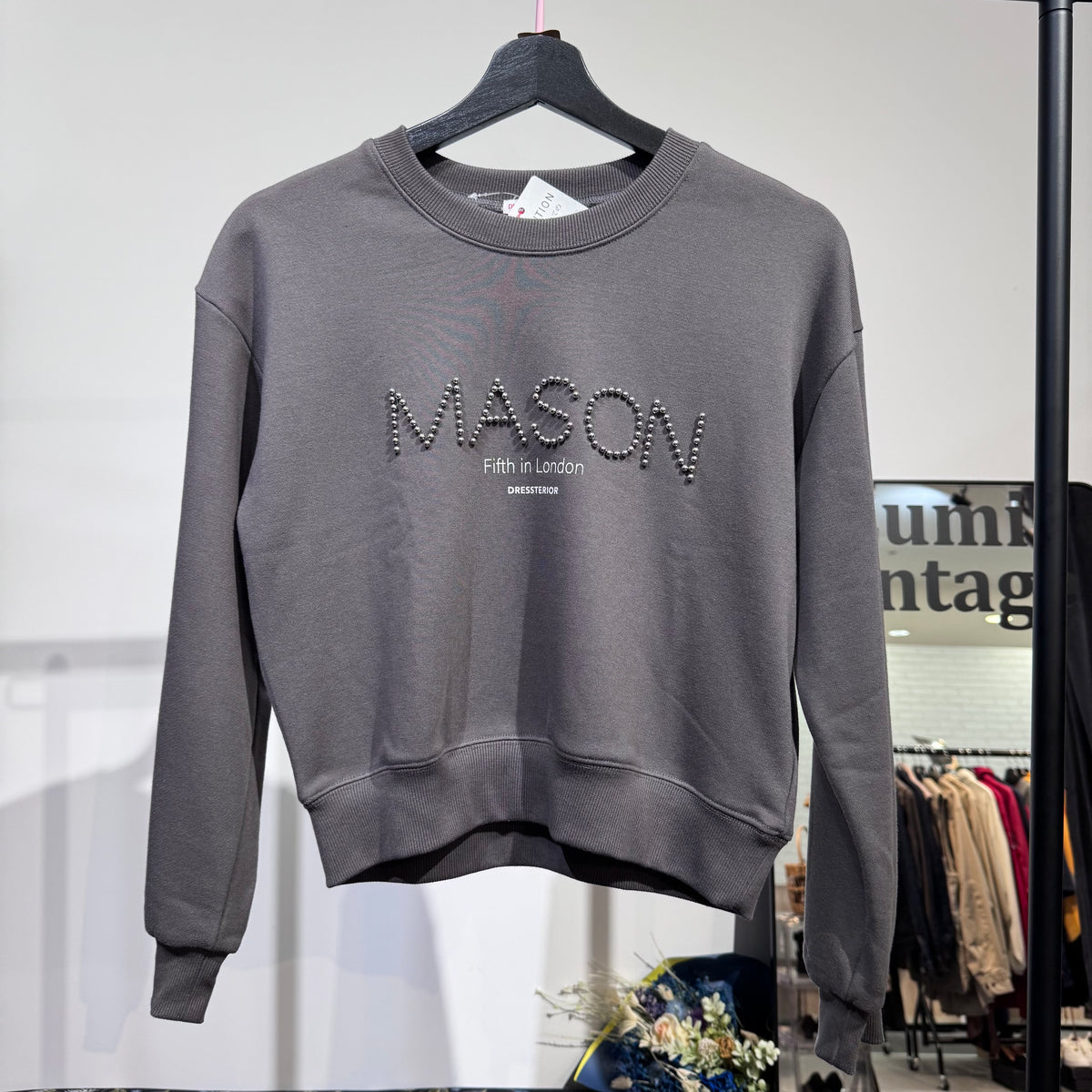 新品・タグ付き【定価9,900円】DRESSTERIOR ドレステリア MASON ビジューロゴ スウェット プルオーバー グレー系 サイズ38 M TT048