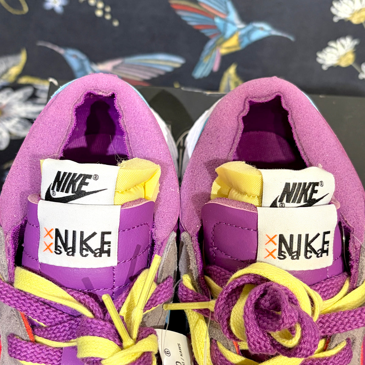 未使用 NIKE BLAZER LOW sacai KAWS スニーカー Purple Dusk 24.5cm DM7901-500  TT082