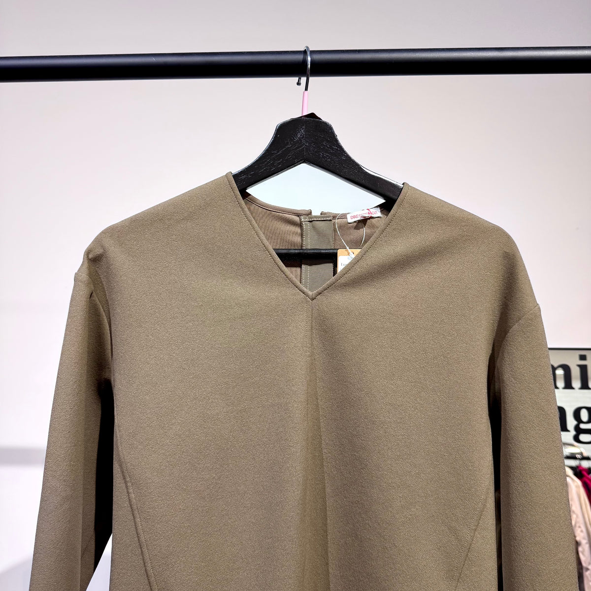 新品 タグ付き【定価17,600円】DRESSTERIOR ドレステリア Vネック 長袖プルオーバー ブラウン系 レディース トップス 36 S ストレッチ TT020